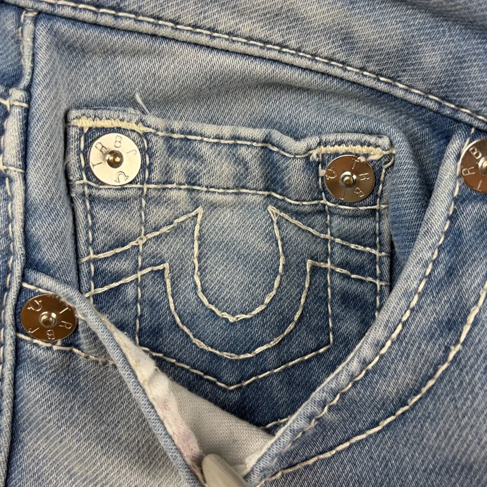 True Religion ‘Capri’ Cropped Jeans ~ in Light Blue Wash w/ Studs ~ Size 28 - Picture 13 of 16